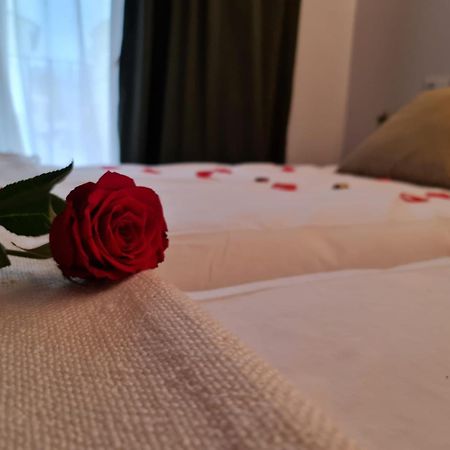 Hotel Camino De Las Estrellas Serranillos Kültér fotó