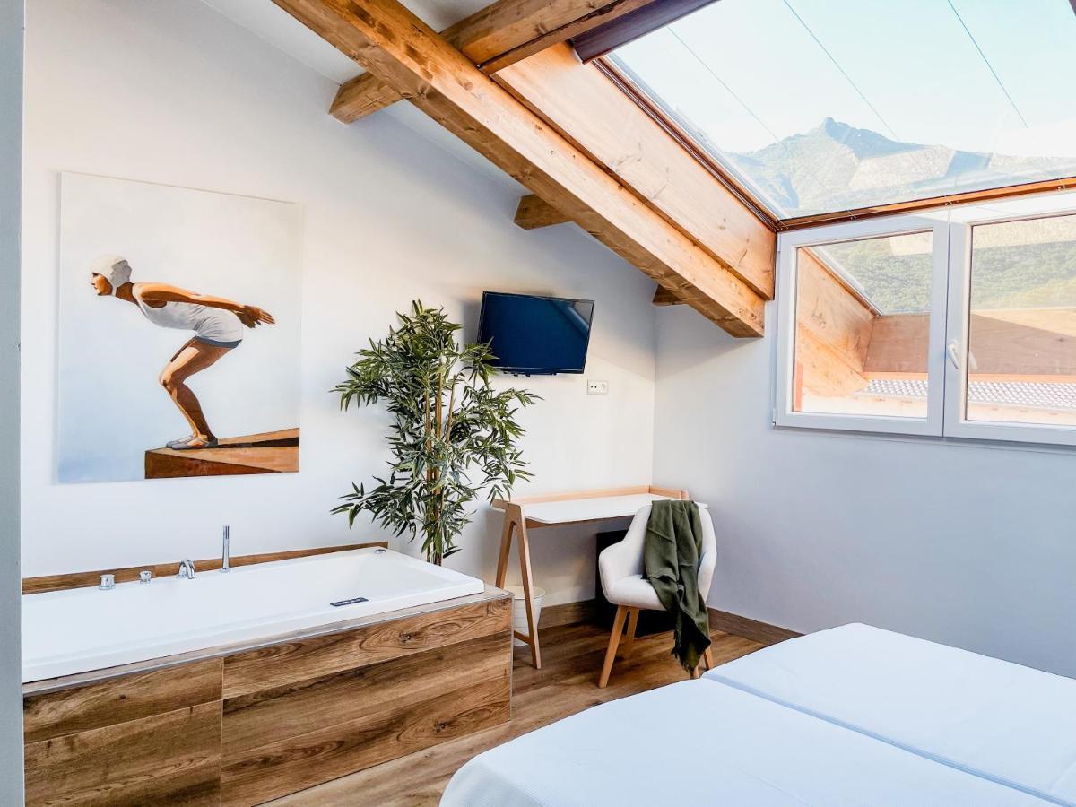 Hotel Camino De Las Estrellas Serranillos Kültér fotó