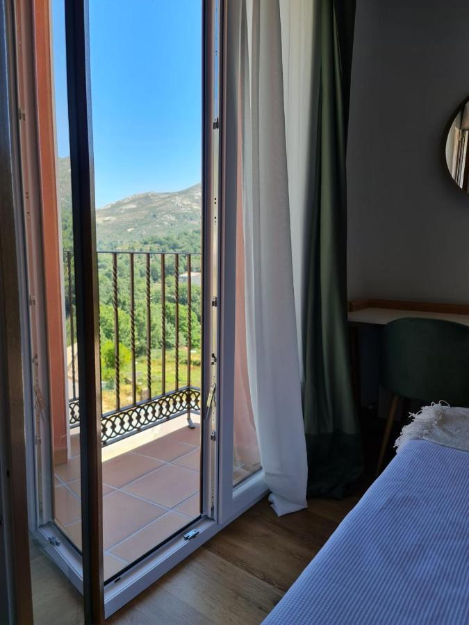 Hotel Camino De Las Estrellas Serranillos Kültér fotó