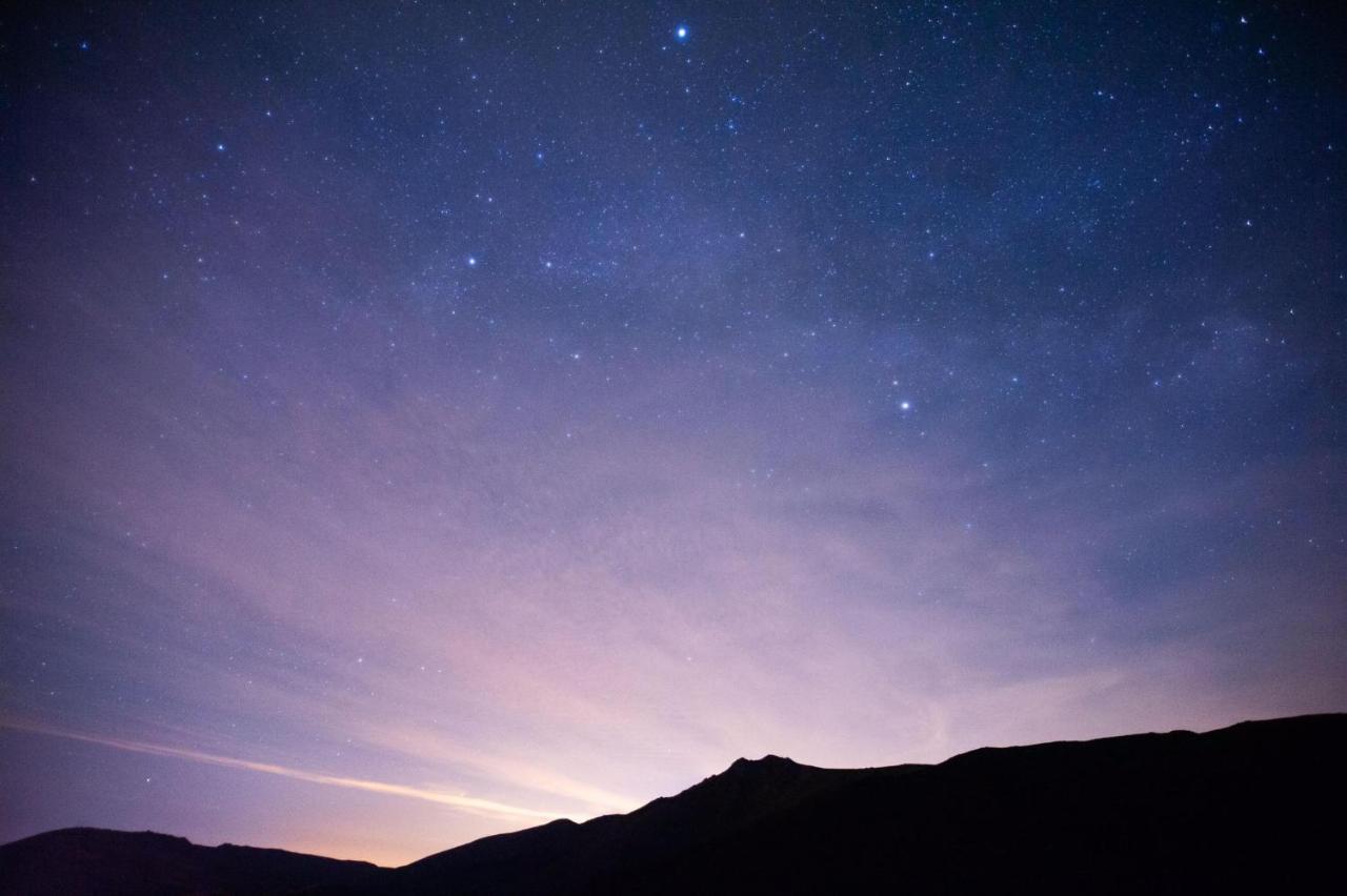 Hotel Camino De Las Estrellas Serranillos Kültér fotó