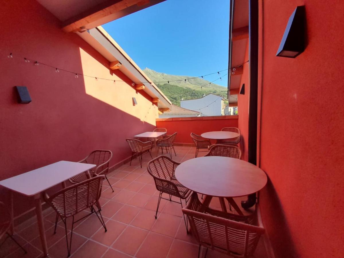 Hotel Camino De Las Estrellas Serranillos Kültér fotó