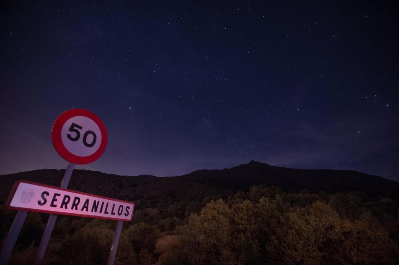 Hotel Camino De Las Estrellas Serranillos Kültér fotó