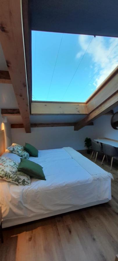 Hotel Camino De Las Estrellas Serranillos Kültér fotó