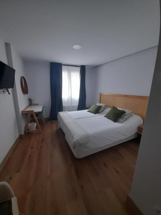 Hotel Camino De Las Estrellas Serranillos Kültér fotó